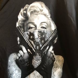 Men’s Marilyn Monroe XL T-shirt.